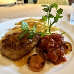 ワイノット - ハンバーグとグリルチキン