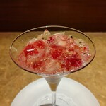 シャテーニュ - パンナコッタ　フレッシュ苺　苺のソース　白ワインのジュレ