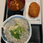 鎌倉小町通屋台 海鮮丼屋台 - 