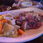 Fadó Irish Pub - 料理写真:コンビーフとキャベツ。日本では出来合いのものか缶詰が中心だけど、自家製の繊維が生き生きとしてるヤツはしみじみ旨し。
