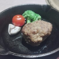 焼肉 よいん - よいん特製ハンバーグ　焼き前