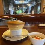 六盛　スフレ・カフェコーナー茶庭 - 