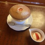 六盛　スフレ・カフェコーナー茶庭 - 