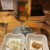 しゅぞう - 生ビール(690円)とお通し(500円)あられと味噌奴