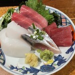 しゅぞう - お刺身三種盛り(850円)〜鮪、鰯、赤烏賊