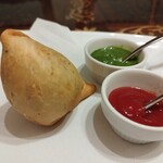 アナム本格インド料理 - サモサ2P880円/1P440円