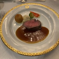 ホテルニューオータニ 東京 - 国産牛フィレ肉ロースト、芳醇なマデラソースと季節野菜