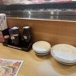 や台ずし - 小皿にふたは、心地よいです。