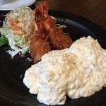 Japanese Dining ゑびすダイニング - こっちは海老。これもたっぷりのタルタルソースで頂きました。