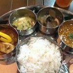 ネパールカレー&スープセレクト沖縄 - ダルとチキン