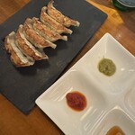 スタンドシャン食 TOKYO恵比寿 Champagne & GYOZA BAR - 