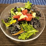 varm COFFEE & BAKERY - サラダにしました！調味料はチーズと岩塩のみ！野性的な野菜の美味しさが最高です！