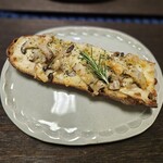 varm COFFEE & BAKERY - キノコのタルティーヌ　480円　たっぷりマイタケ エリンギ シメジ 