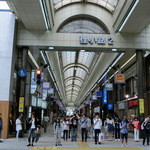 ビヤホール　ライオン - 狸小路二丁目、左側にライオン