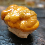 日本橋橘町　都寿司 - 壱岐の赤雲丹握り
      