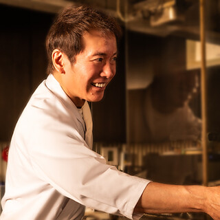 銀座での和食料理人経験など、多彩な経歴を誇る料理人・高倉賢二