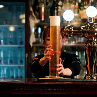 名物！1リットルのタワービール