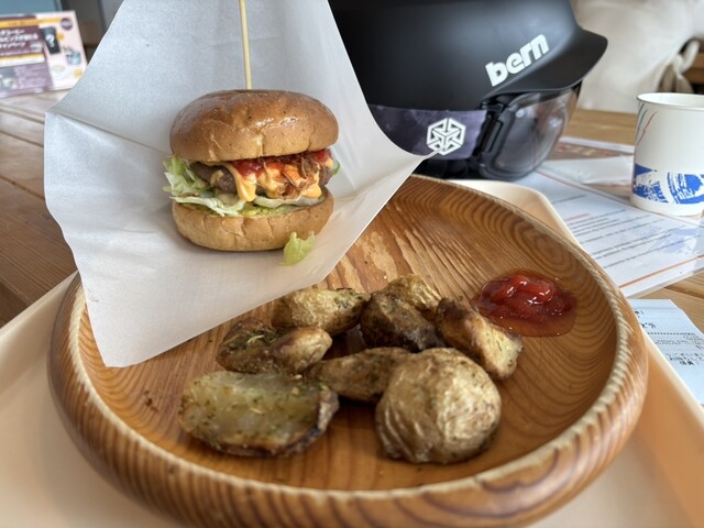 リトルラビット 安比高原カフェ &ndash; スキー場で楽しむ手作りスイーツと温かいドリンク