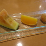 中国彩膳 にじょう - ポンカンゼリー、蓮の実餡入り饅頭、小玉西瓜