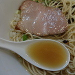 煮干中華ソバ イチカワ - スープ、チャーシューアップ