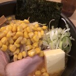 人力俥 - 甘いコーンが山盛りです。