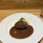 洋食 おがた - 熟成熊本あかうしと熊本放牧飼育"走る豚"