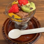 糀カフェ 2539 - デザート　チョコレートのムース マチェドニア添え 