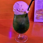 今屋のハンバーガー  - メロンソーダフロート