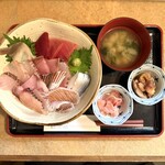 いりいち - 料理写真:・海鮮丼 特上 4,300円/税込
(南マグロ、本サワラ、メダイ、鰤、カマス、平政、クログチ、コハダ酢じめ、活ホッキ貝、赤イカ、真鯛、尾長鯛、オオメハタ、平目、ユメカサゴ)