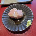 備長炭焼鳥 鳥しげ - もも肉の湯引き