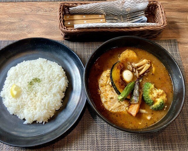 ワイズ カフェ & バー