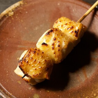地鶏の旨みを感じる焼き鳥をご賞味ください。