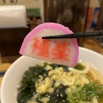 うどん居酒屋 江戸堀 - お決まりのかまぼこ