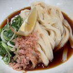 讃岐うどん 宗 - ツルッと喉越しを感じるしっかりめのうどん。つゆは濃い目。