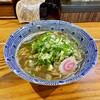 らーめん侘助 - 醤油らーめん（950円）をネギ増し（100円）で。
