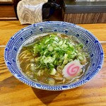 らーめん侘助 - 醤油らーめん（950円）をネギ増し（100円）で。