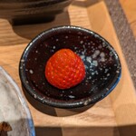 座 - デザートの苺