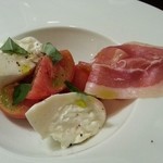 フラテッロ - 水牛のモッツァレラと生ハム