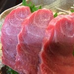 Sashimi Washoku Asahiya - 本マグロ大トロ刺身。この厚みでこの品質。こんな価格で食べられるなんて幸せ。