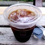 ファミリーマート - ドリンク写真:アイスコーヒーＭ：ベンチに置きました図 by ももち