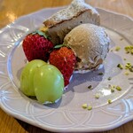 ベジバル チバットリア - ケーキ（ほうじ茶のバスクチーズケーキ）とアイスのセット✨