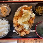 イナハマ食堂 - 唐揚げ南蛮1180円（税込）　お惣菜はおからと高菜漬け。ご飯は並盛（ちょっと大きなお茶碗です）