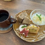 凪カフェ - おやつプレートも豪華で少女隊(^o^)