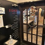 魚屋酒場フィッシャー - 階段上がるとこんな感じの入口。