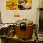 横浜家系ラーメン 大輝家 - 税込み100食べ放題ライスバーコーナー