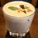 丸祇羅 - 黒糖バナナカルダモンラッシー