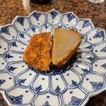 ぼるた - 聖護院大根を炊いてフライにしたもの　上に柚子