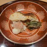 馳走 あい田 - 焼き物　鰆の幽庵焼き　カリフラワーの土佐酢　山くらげ
