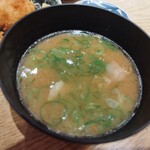 名代とんかつ かつくら - 味噌汁。冬場の白味噌にからしを落とした味噌汁が好きなんだかど、今回は合わせ味噌の豚汁だった。あれ？て思ったけど美味しいから良き♪ちなみに期間限定で色々な味噌汁が出るらしい