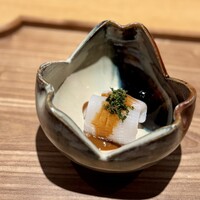 日本料理FUJI - 素揚げしたブロッコリーは、カウンターに運ばれてきた時から美味しそうな香りを放ち、スルメイカはきれいな肝ソースで旨味が倍増！